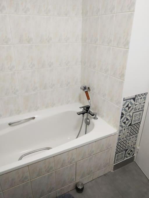 Superb Modern Apartment Клиши Экстерьер фото