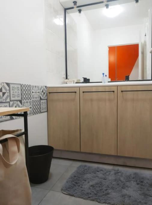 Superb Modern Apartment Клиши Экстерьер фото