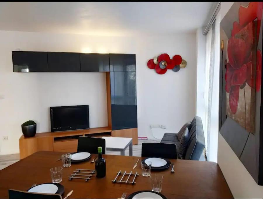 Superb Modern Apartment Клиши Экстерьер фото